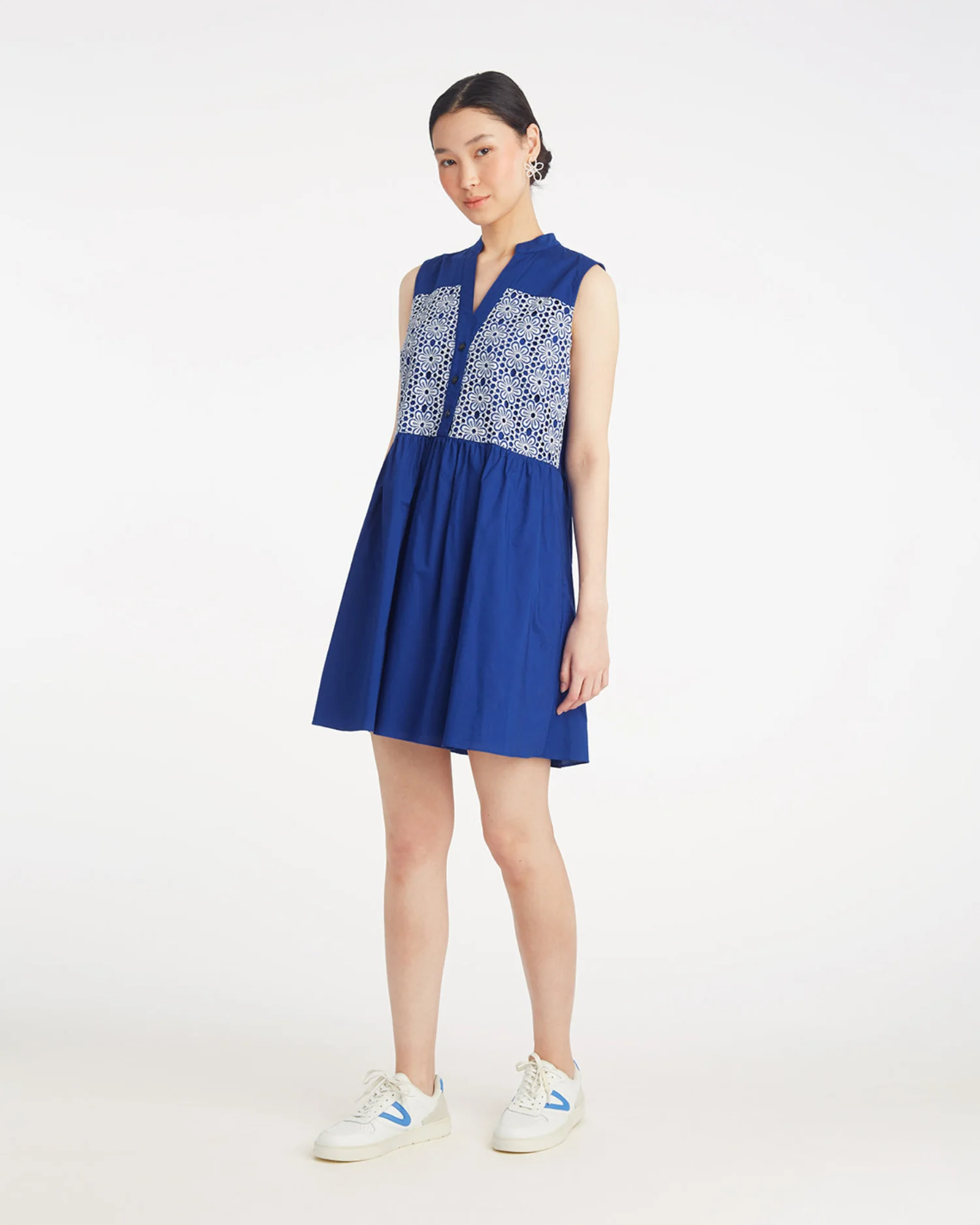 Sami Sleeveless Shirtdress in Daisy Lace
