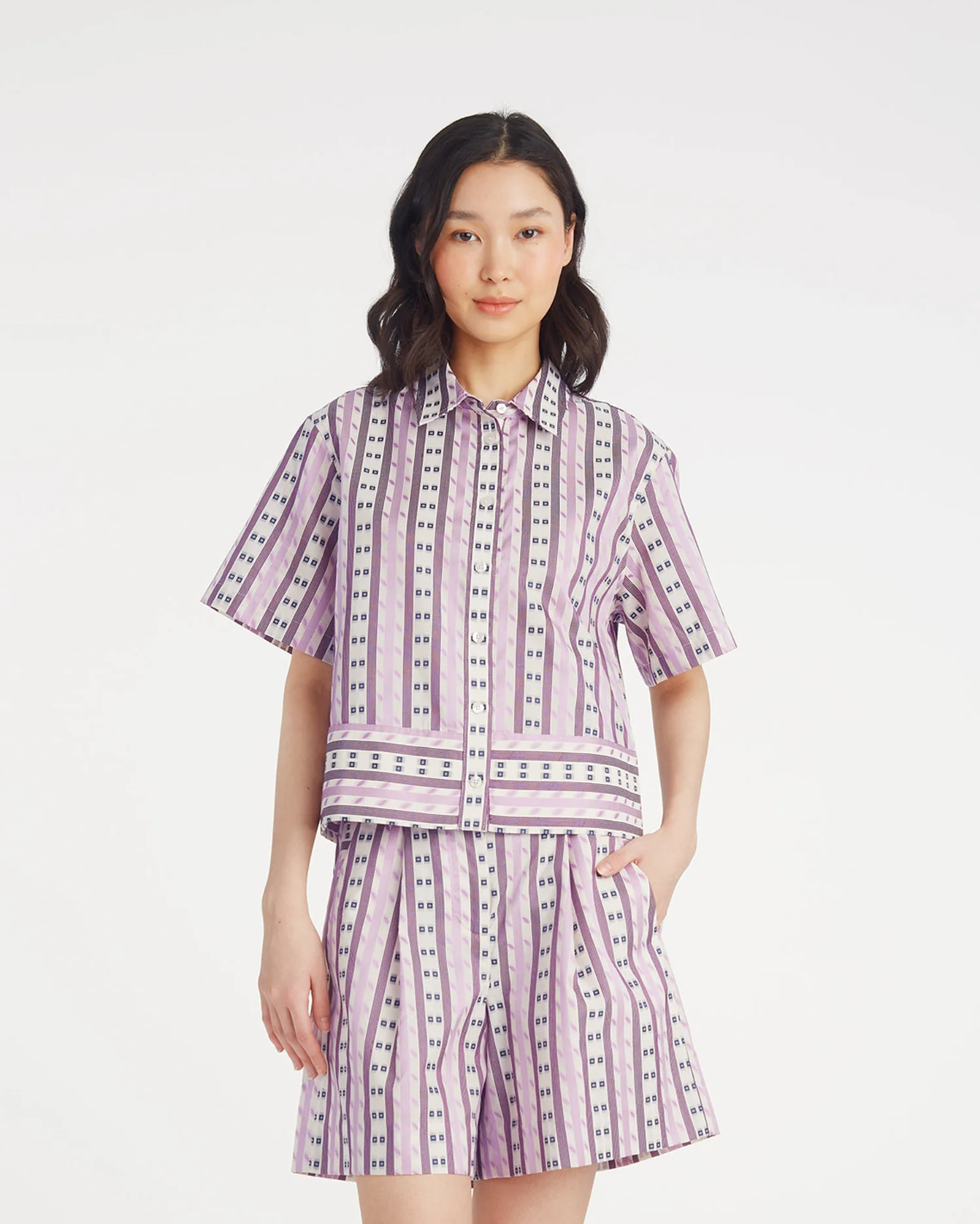 Short Sleeve Cropped Button Down in Dotted Stripes Jacquard