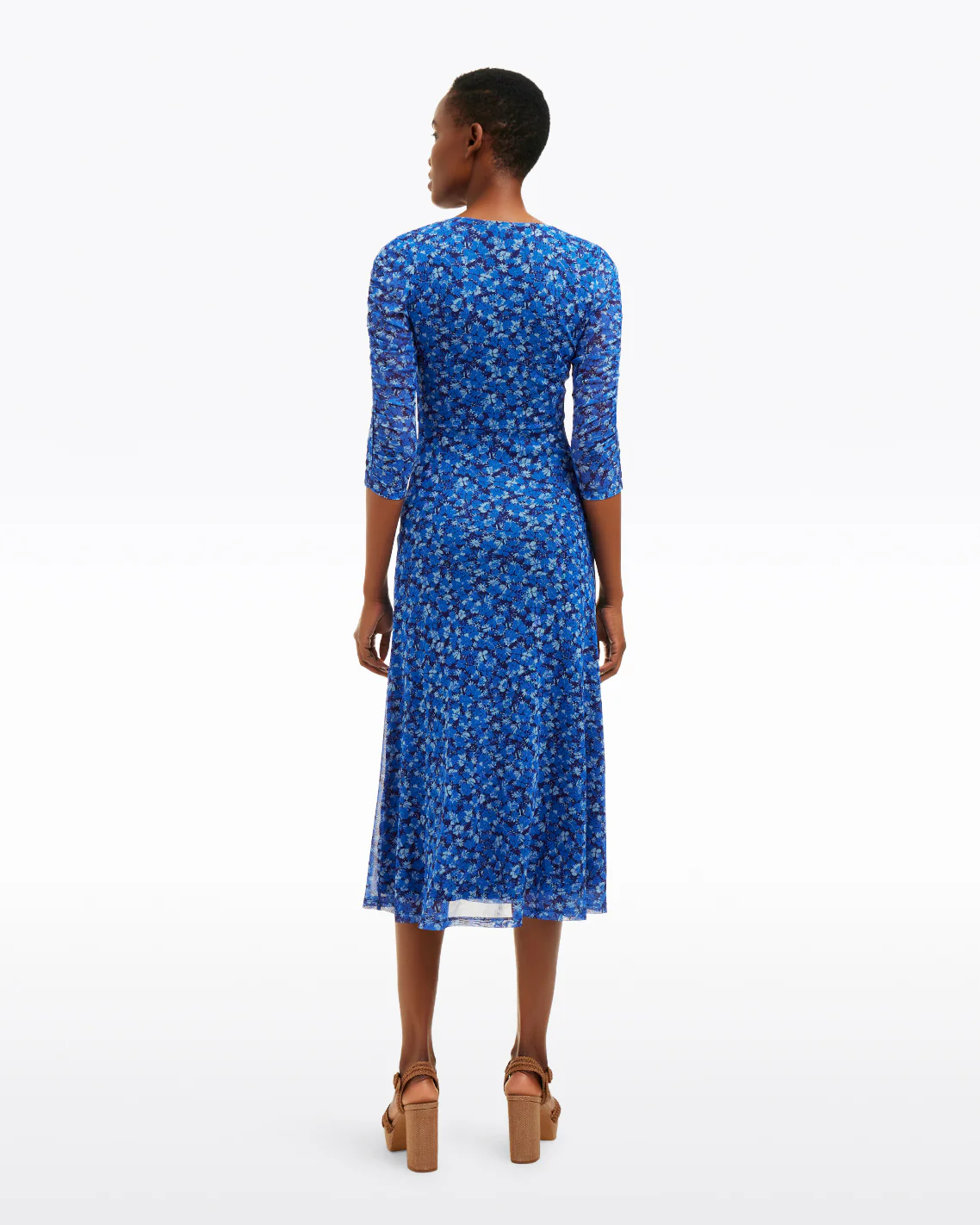 Selena V-Neck Midi Dress in Blue Scattered Ditsy - Image 5